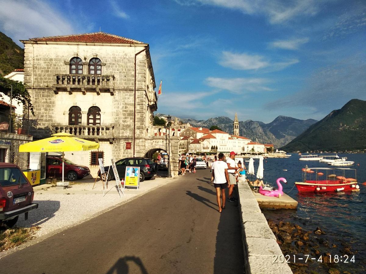Old House Perast Apartment Luaran gambar