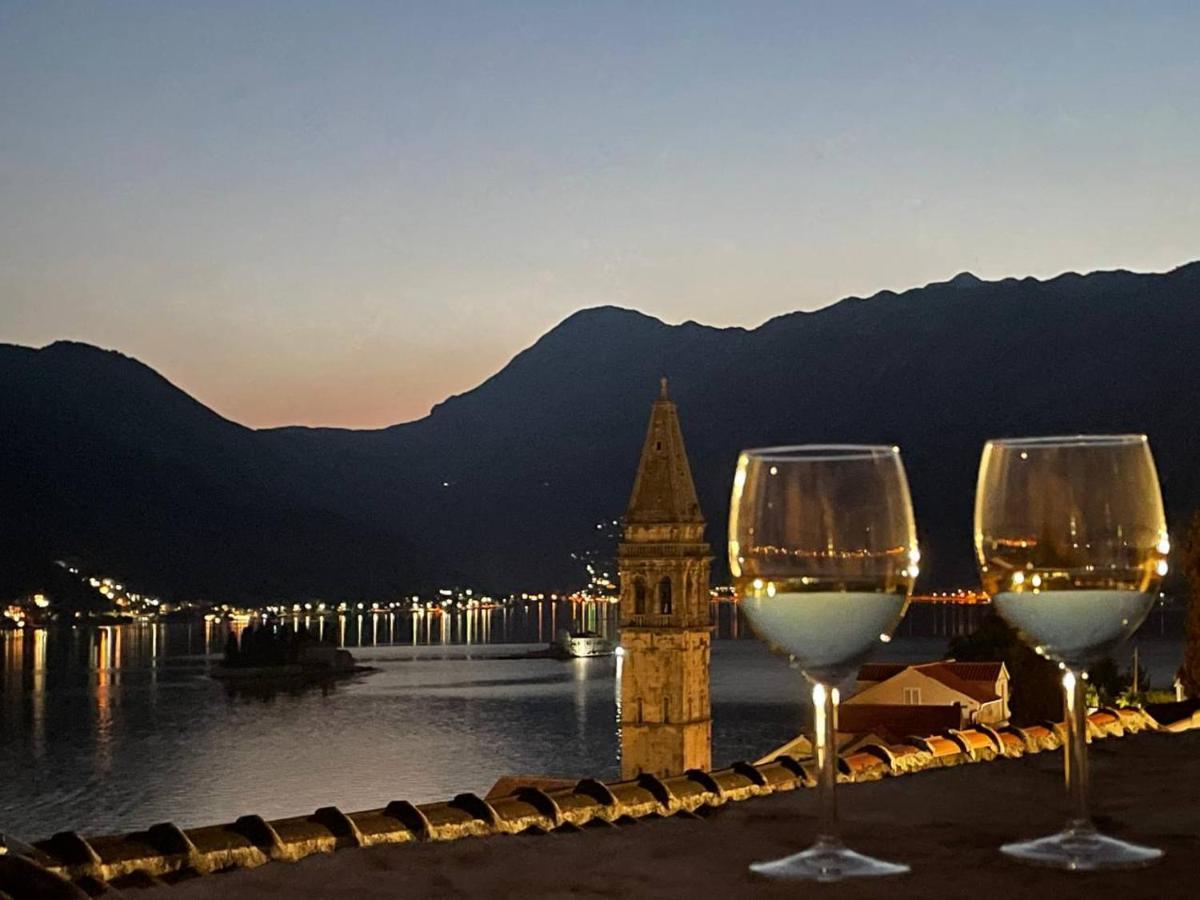 Old House Perast Apartment Luaran gambar