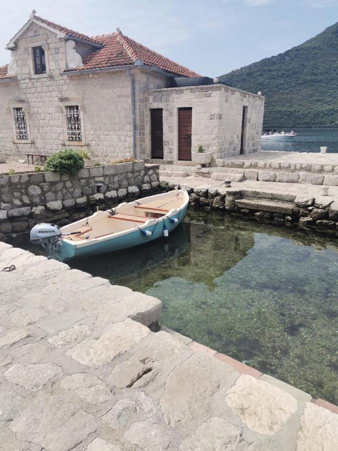 Old House Perast Apartment Luaran gambar