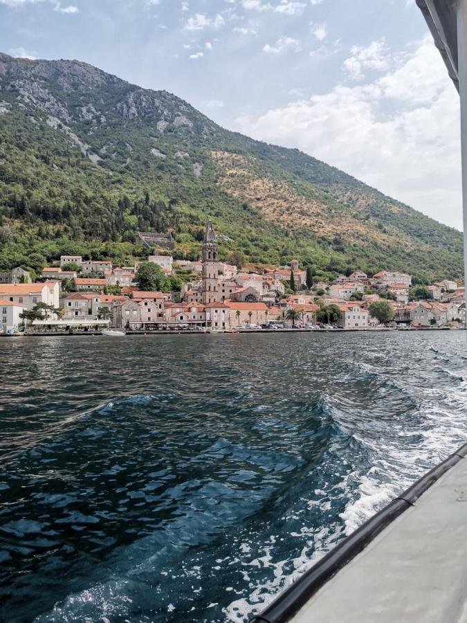 Old House Perast Apartment Luaran gambar