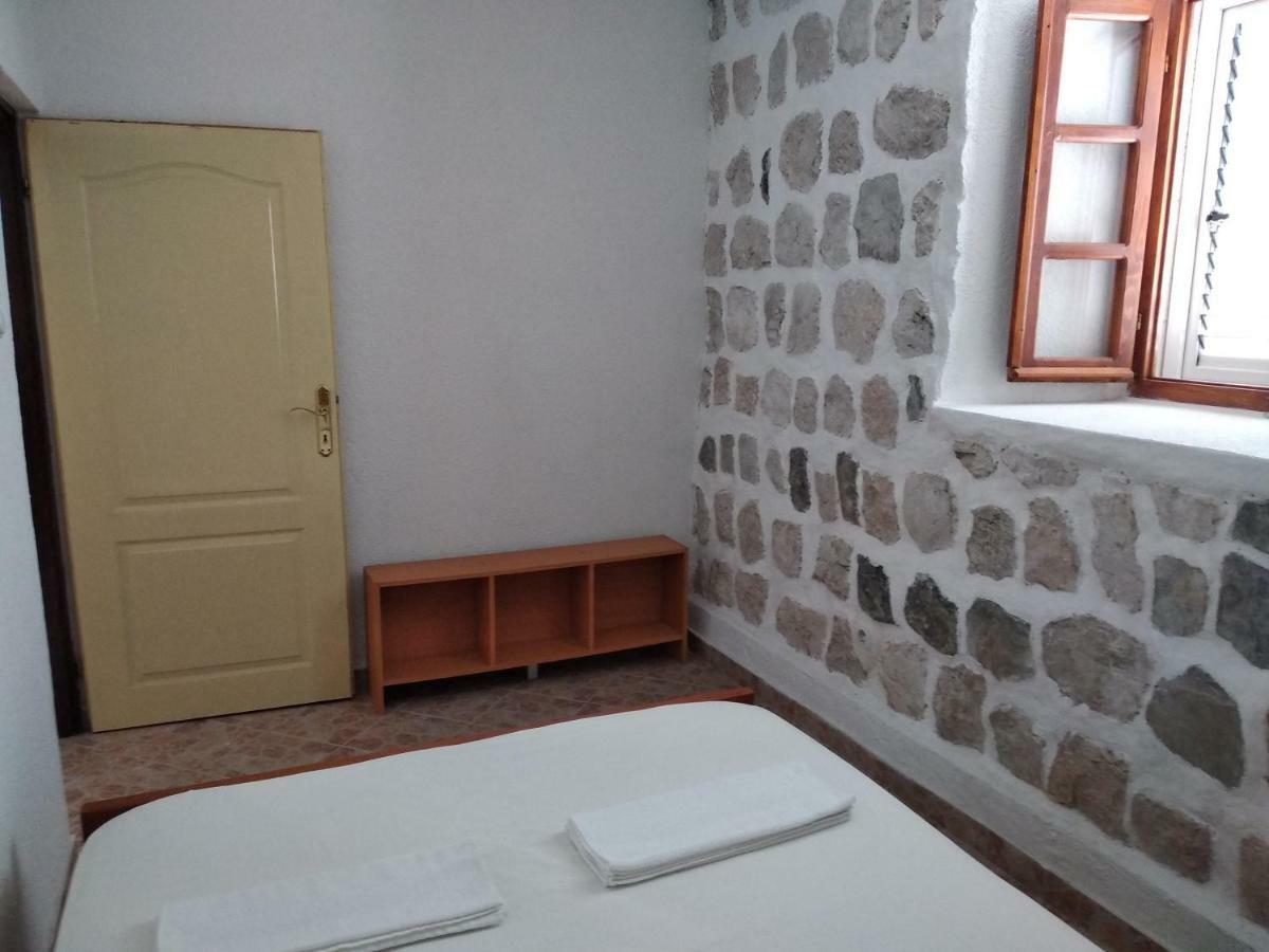 Old House Perast Apartment Luaran gambar