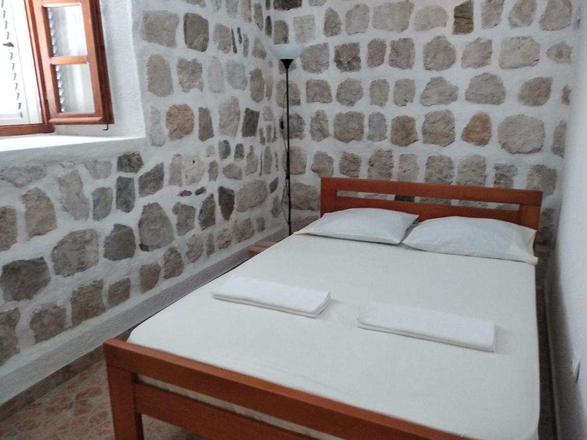 Old House Perast Apartment Luaran gambar