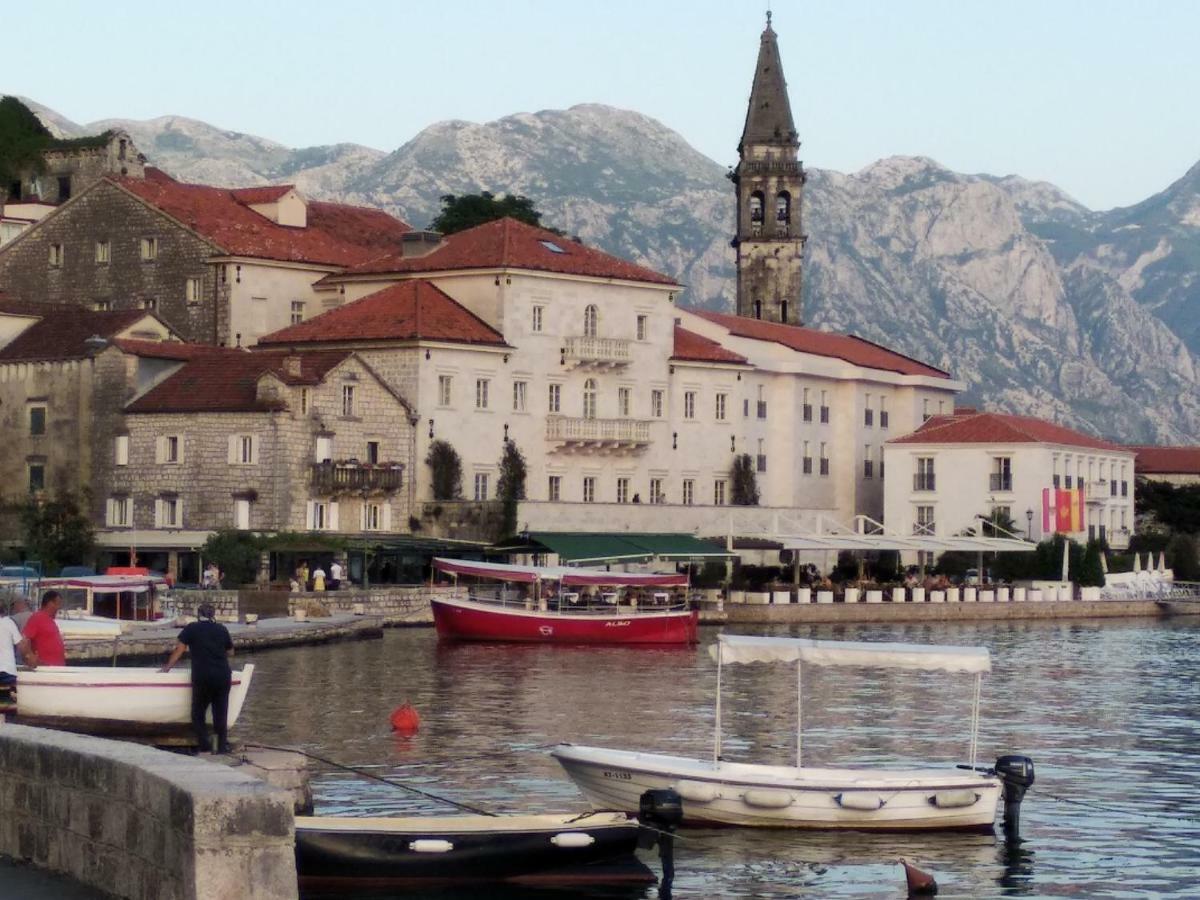 Old House Perast Apartment Luaran gambar