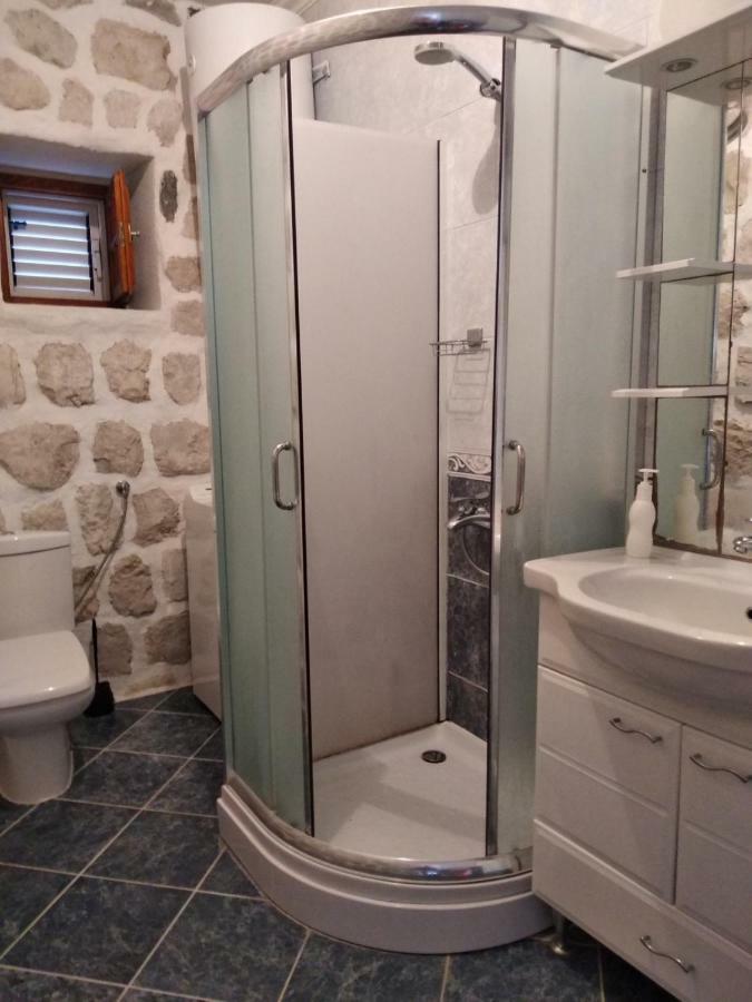 Old House Perast Apartment Luaran gambar