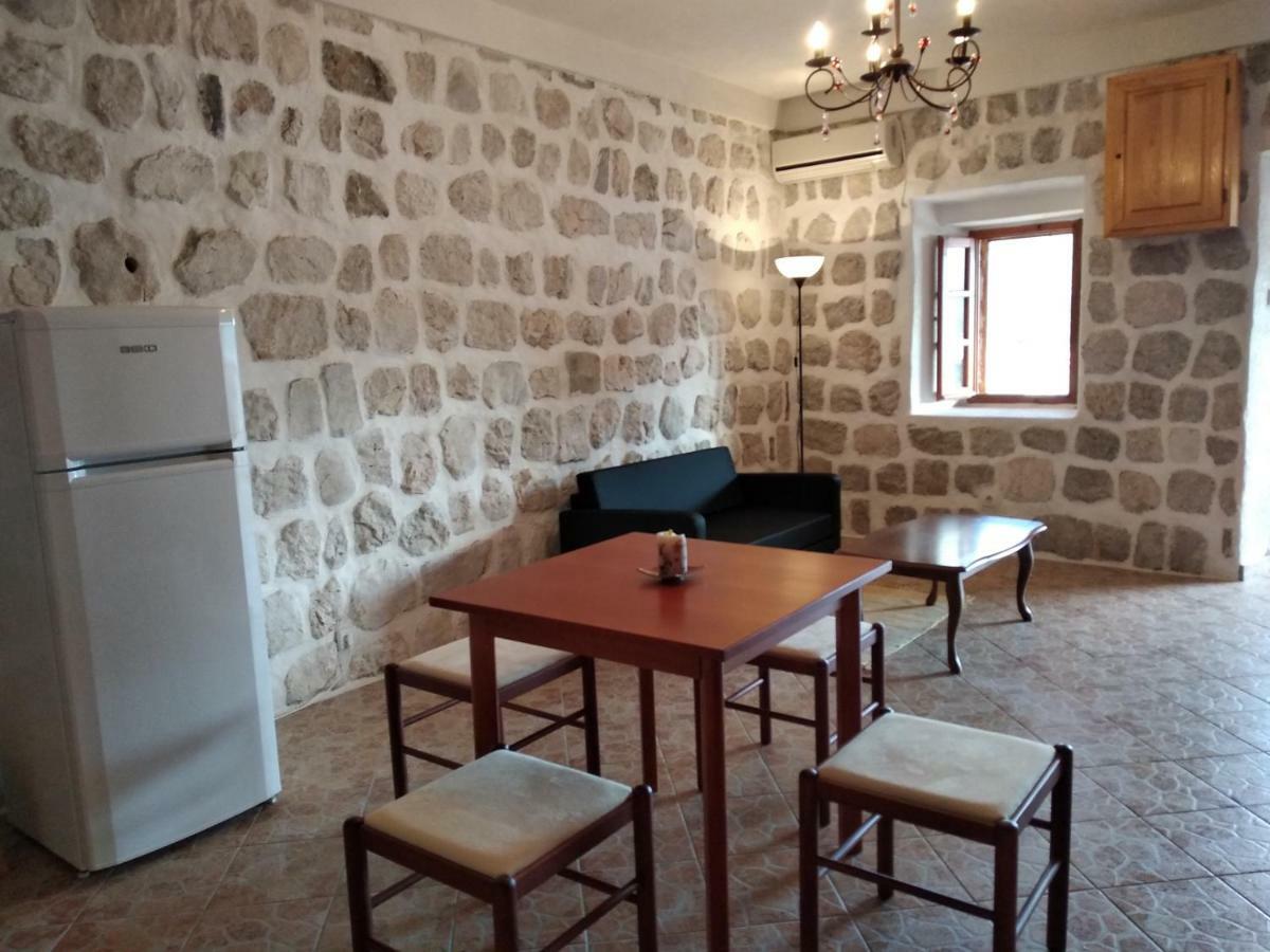 Old House Perast Apartment Luaran gambar