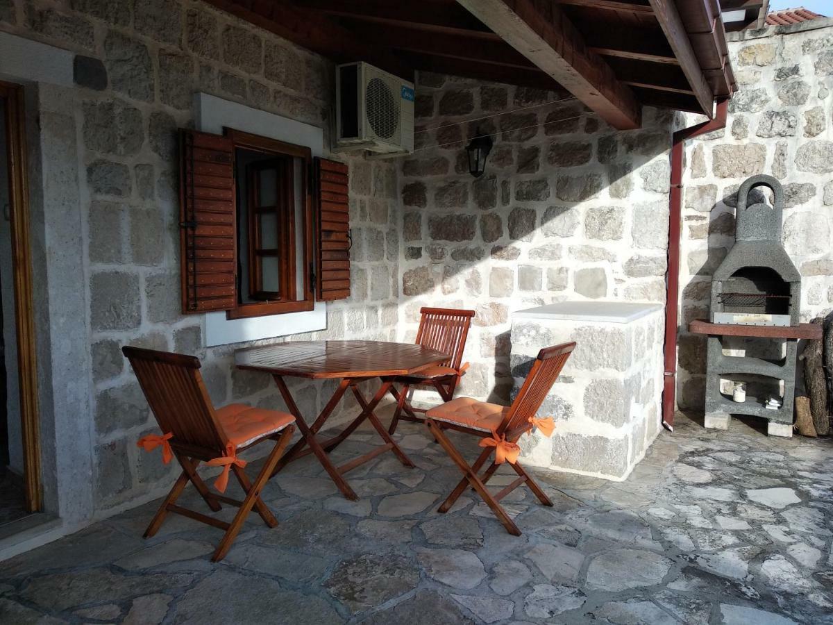 Old House Perast Apartment Luaran gambar