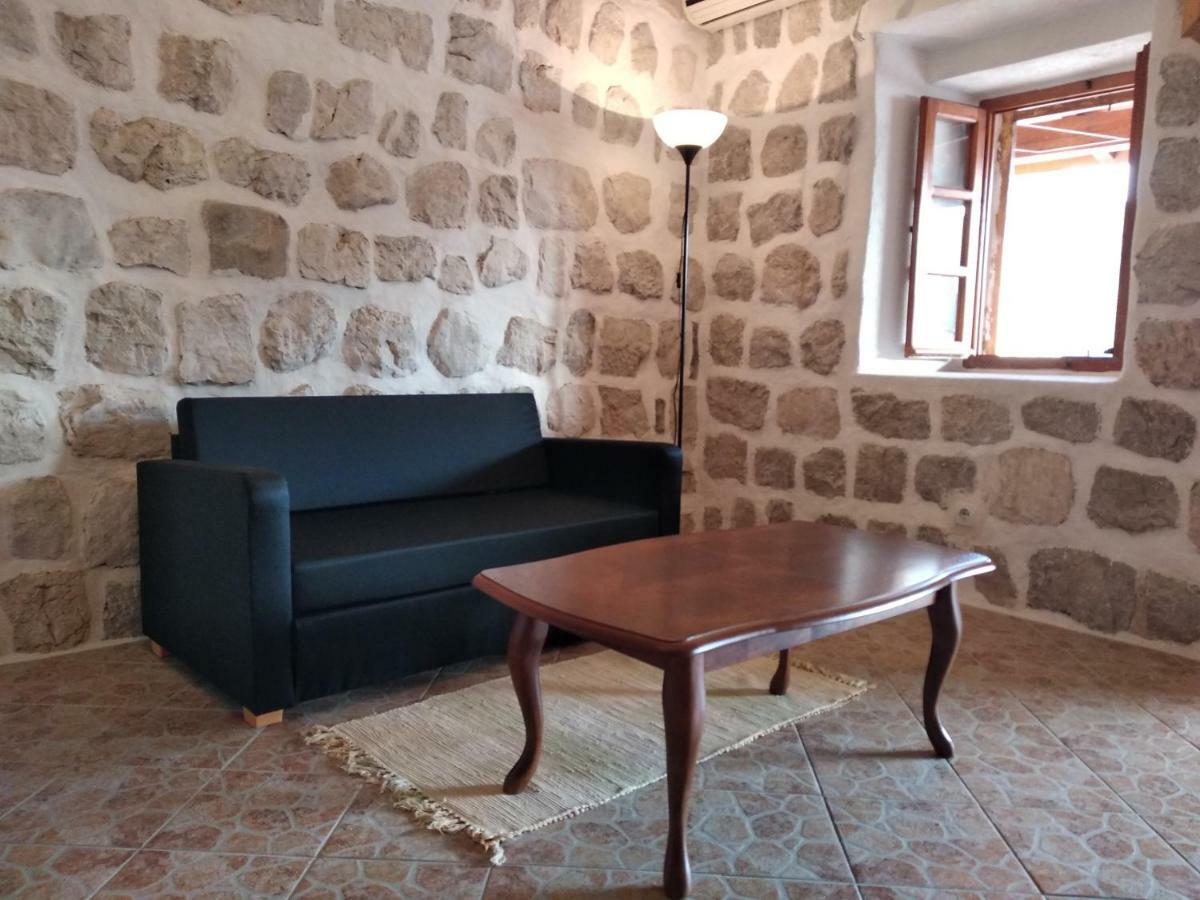 Old House Perast Apartment Luaran gambar