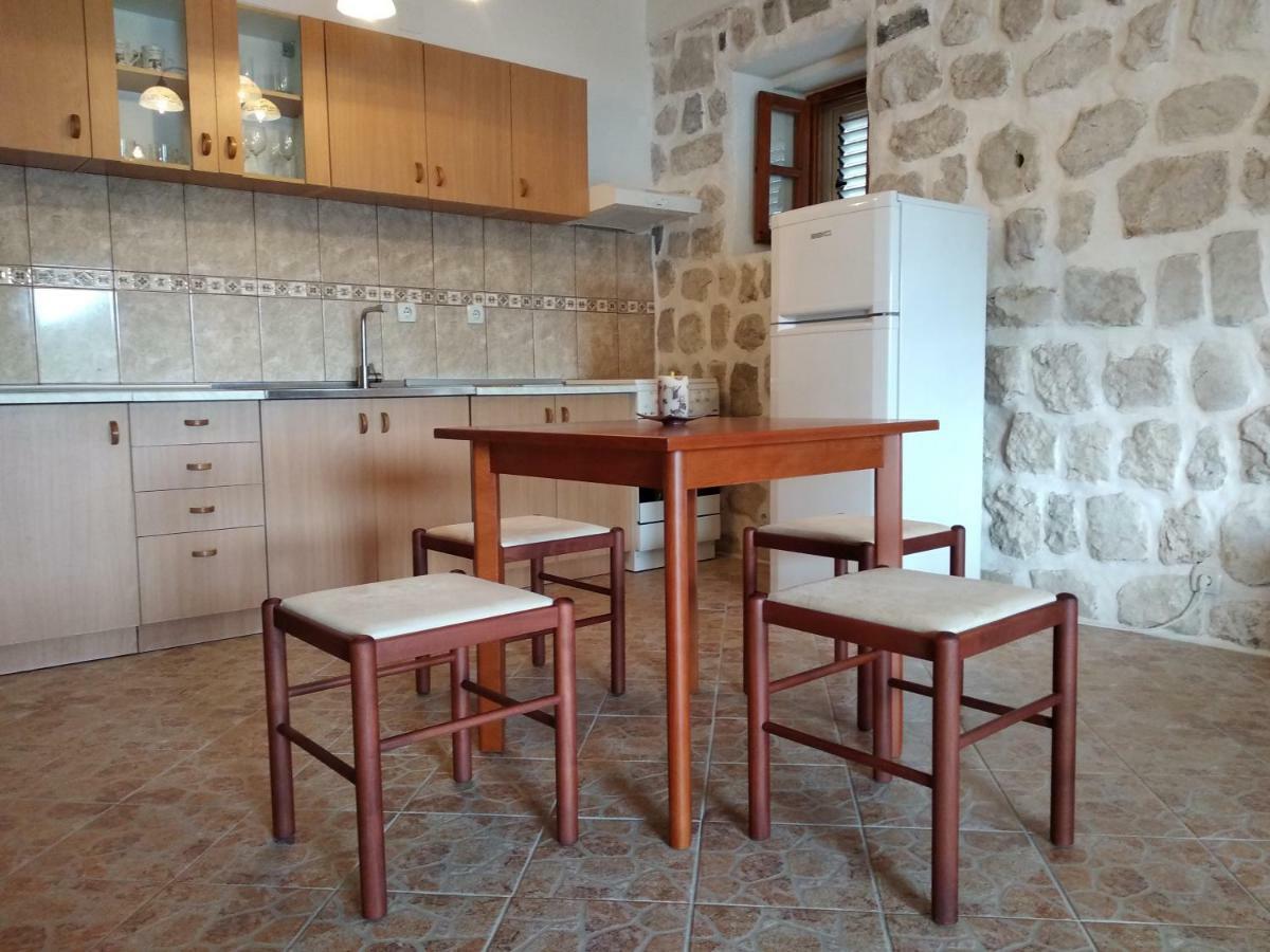 Old House Perast Apartment Luaran gambar