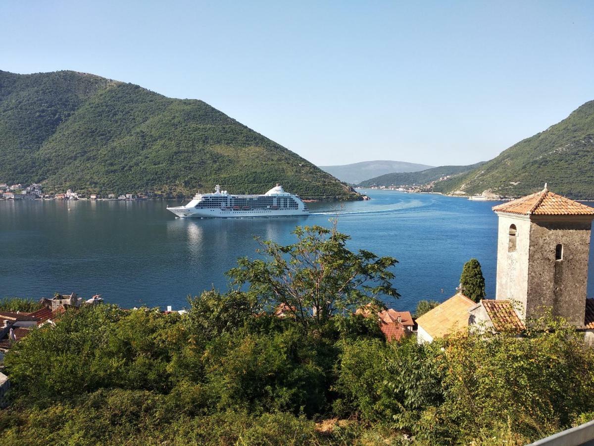 Old House Perast Apartment Luaran gambar